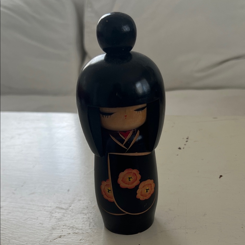Kunio Miyagawa Japanese 'Black Peony' Kokeshi Doll  Wood Hand Painted 7"